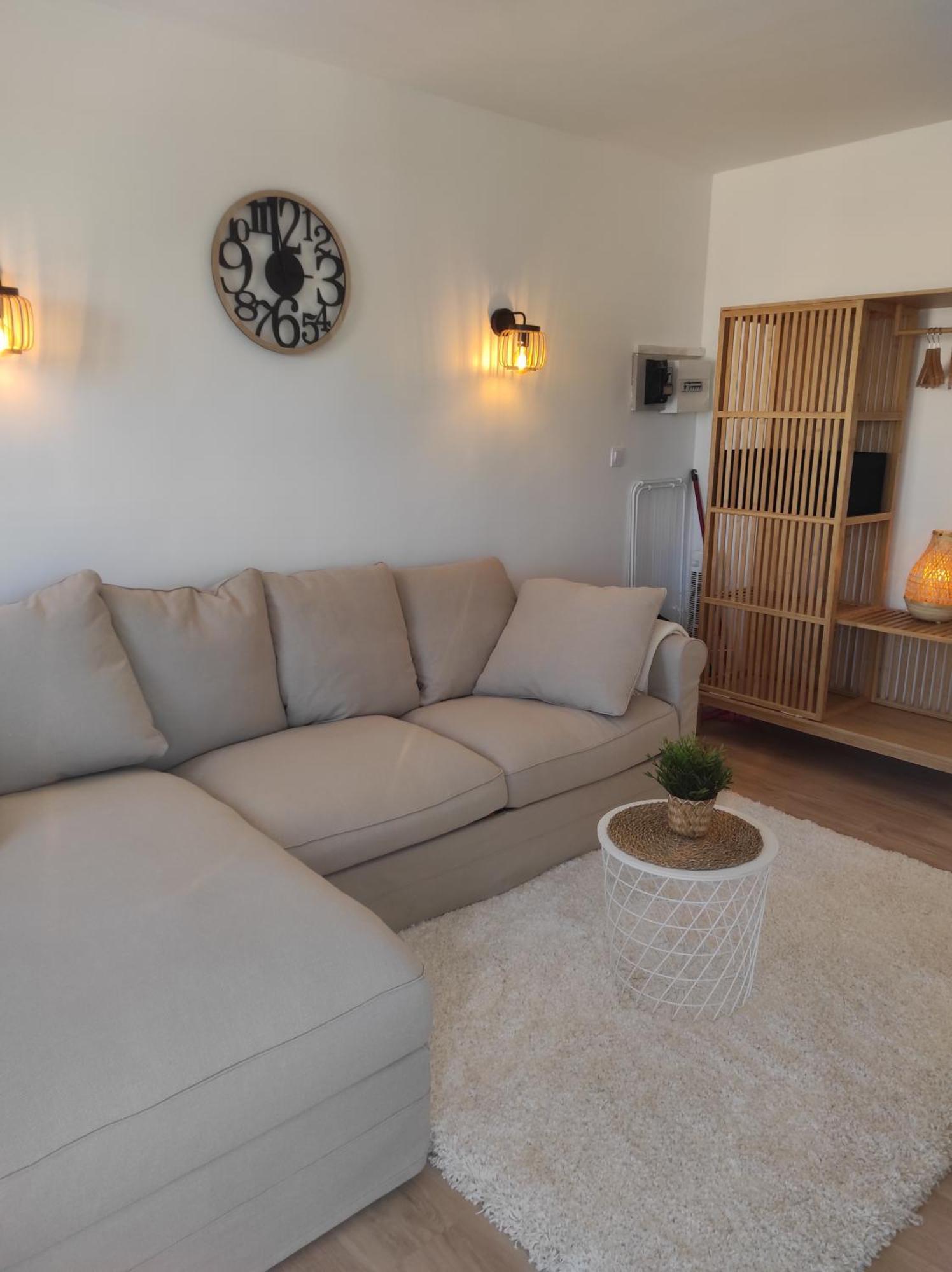 Centre Port,Studio Cosy,Vue Piscine Et Sur Le Parking Prive Ainsi Que Le Mont Saint Martin Agde Exterior photo
